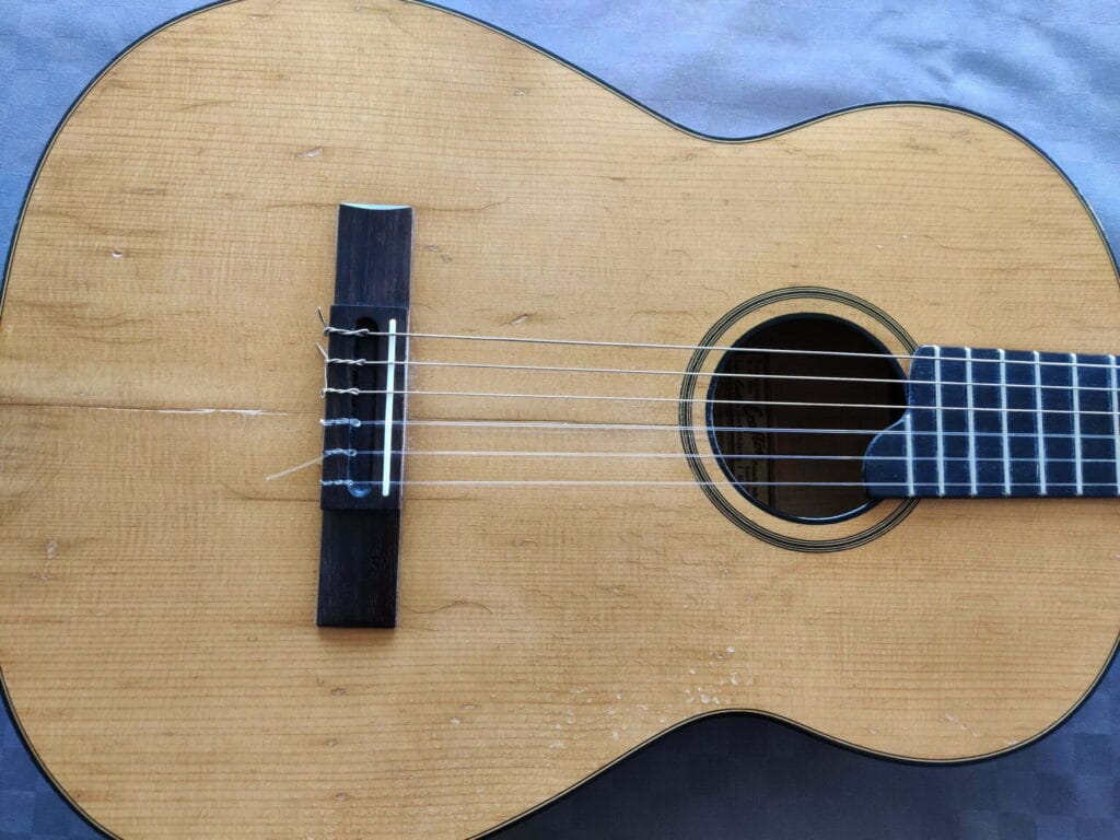 gitarr med en spricka